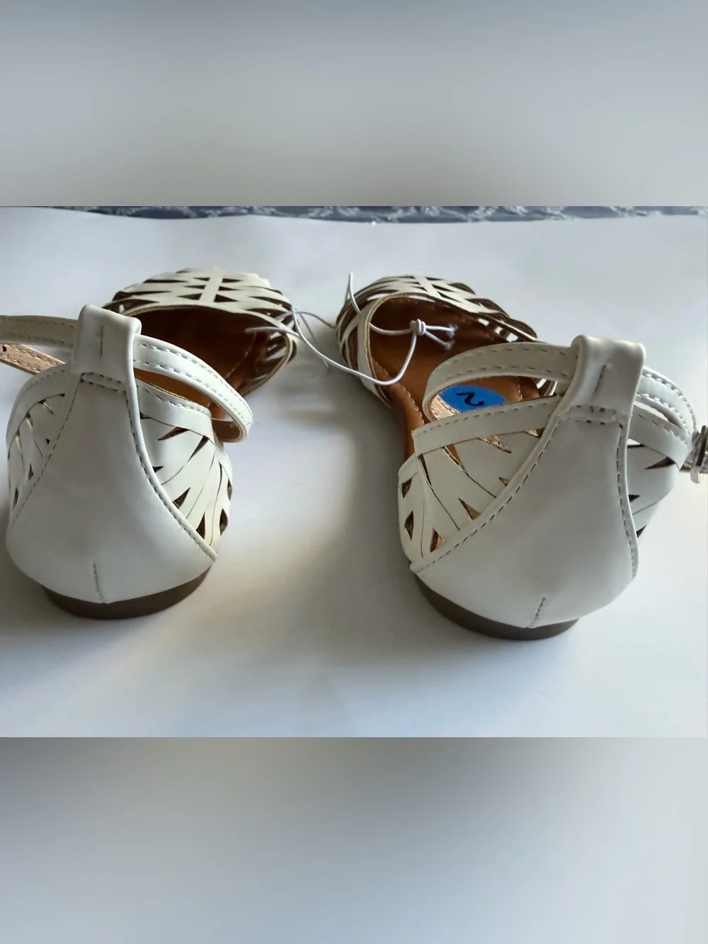 Madden Girl White Strappy Cutout Ankle‑Strap Sandals Size 2 Kids